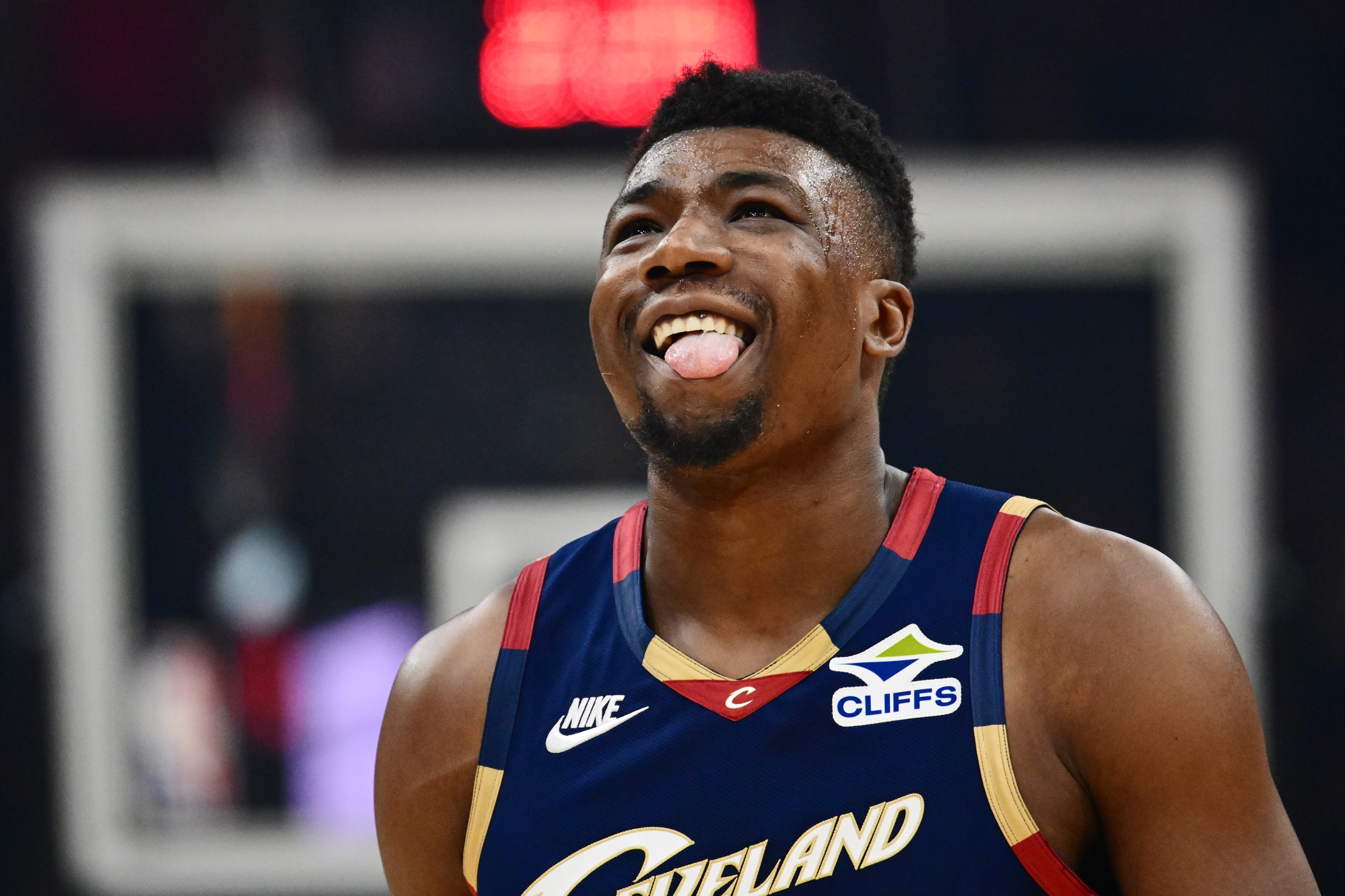 开云官网-哈登：拖布总是准备充分 他不上场的时候还会做额外的体能训练